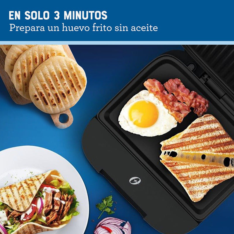 Sandwichera Oster® Compacta Ckstsm400 Color Negro CKSTSM400-052