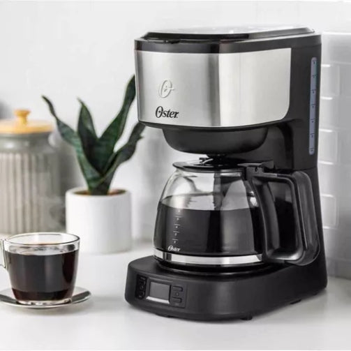 Cafetera Oster 8 Tazas Bvstdc10ss Automática Plateada De Filtro 220v